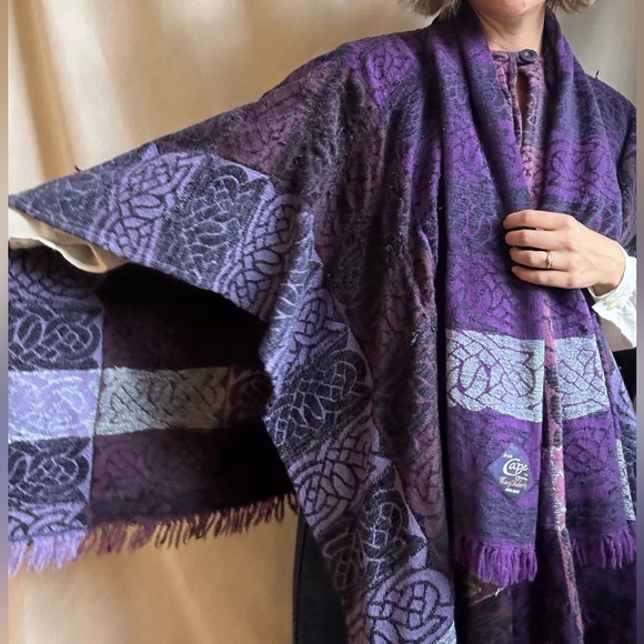 Vintage Irish Wool Blend Cape - Picture 5 of 10